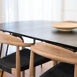 Sunny & Stylish 2br Flat - Brand New In Lägenhet