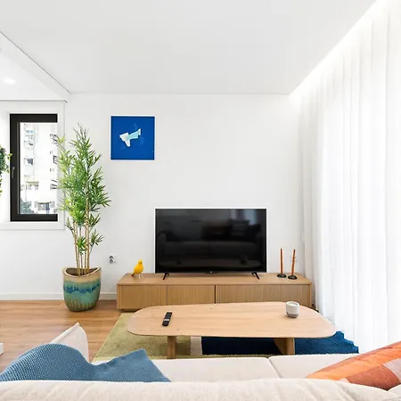 Sunny & Stylish 2br Flat - Brand New In Apartmán *