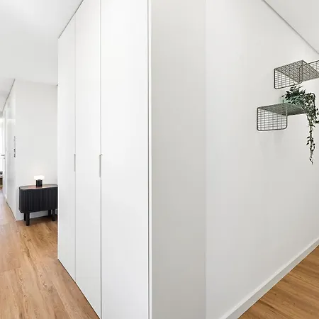 Apartmán Sunny & Stylish 2br Flat - Brand New In
