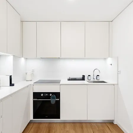 Sunny & Stylish 2br Flat - Brand New In