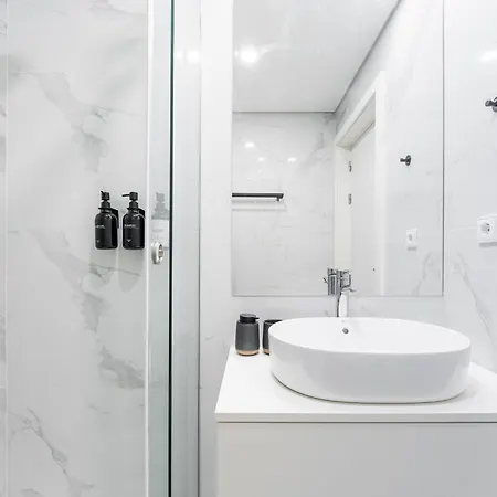 Sunny & Stylish 2br Flat - Brand New In
