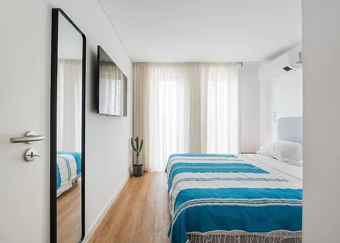Sunny & Stylish 2Br Flat - Brand New In Porto Порту